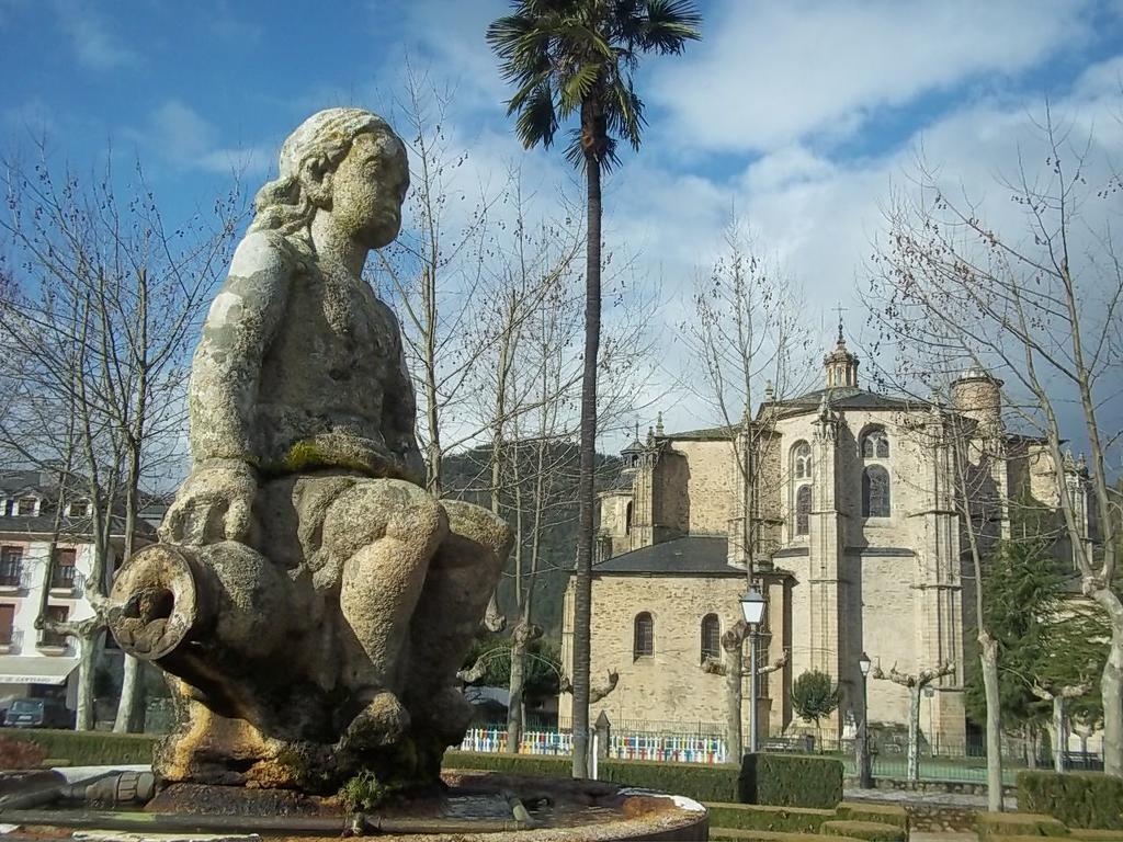 Apartamentos El Camino Villafranca Del Bierzo Eksteriør bilde