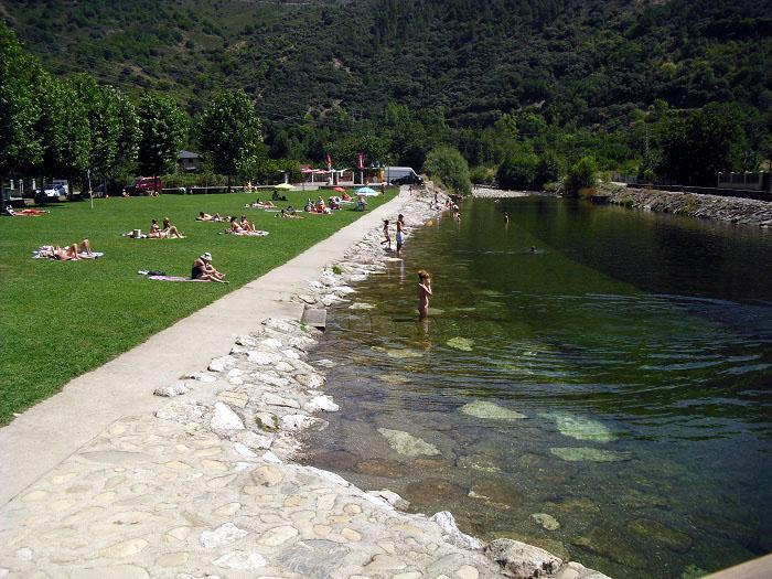Apartamentos El Camino Villafranca Del Bierzo Eksteriør bilde